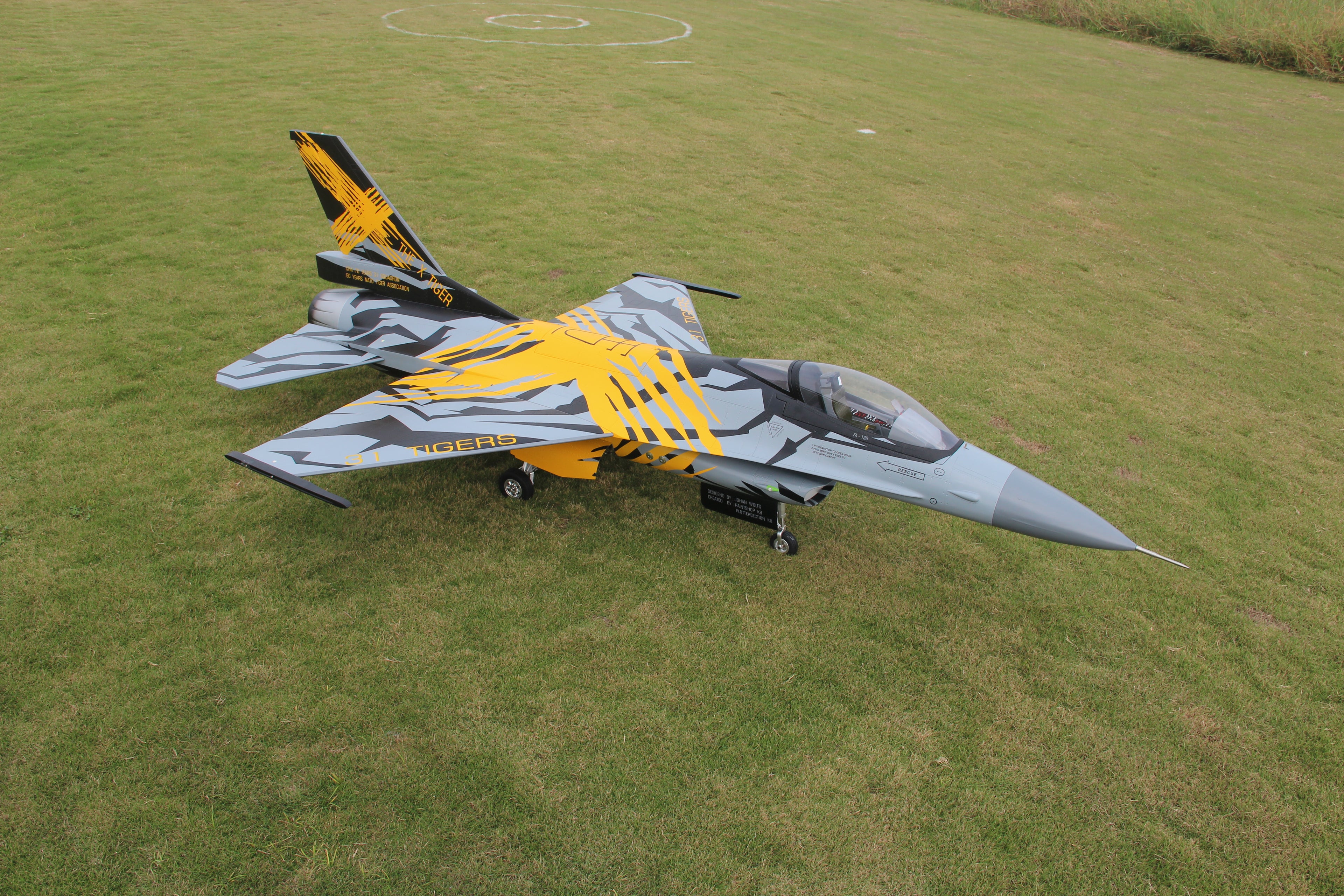Pilot rc 1/5 F16 3.06m incl retracts X Tiger scheme