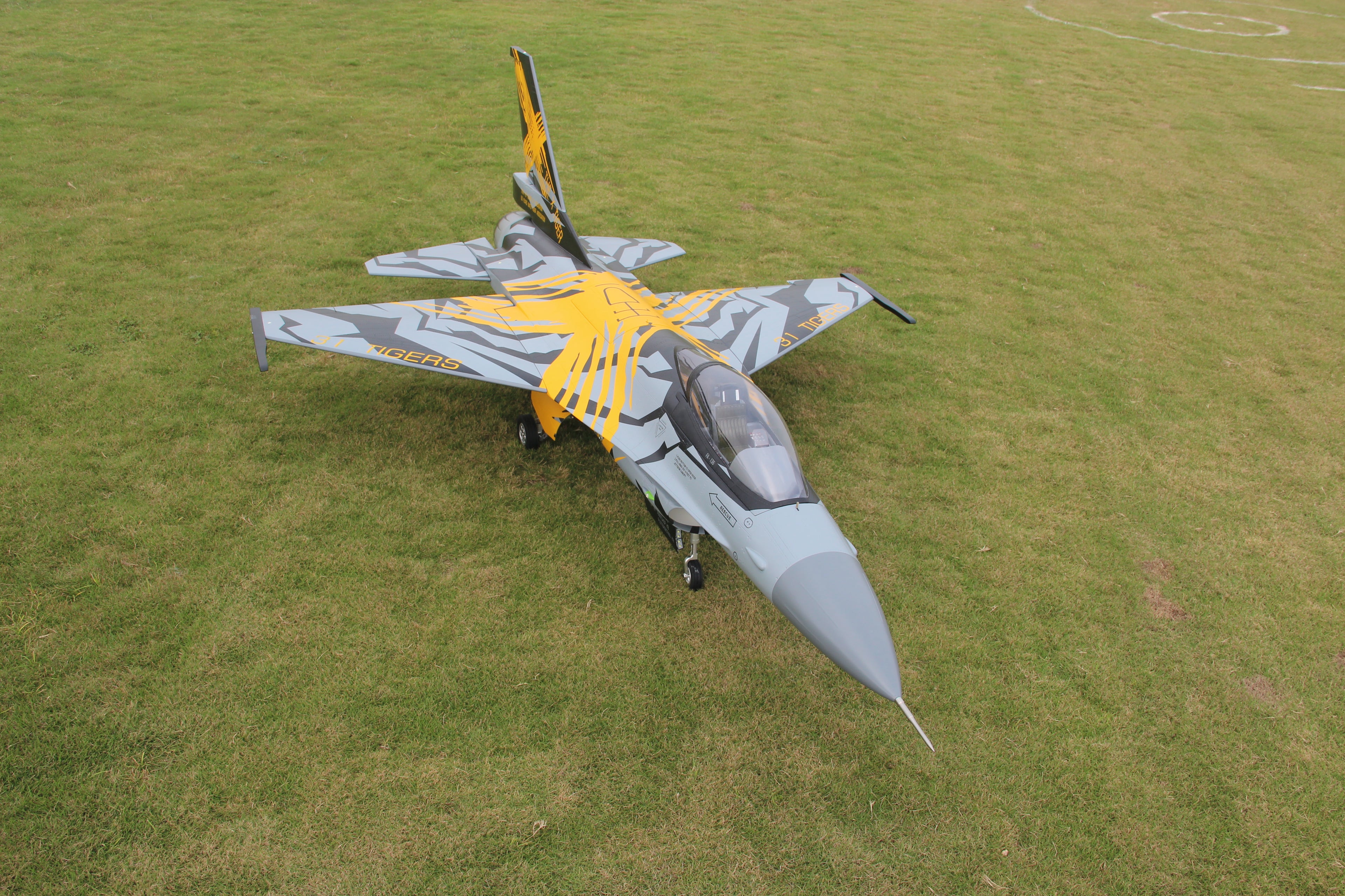 Pilot rc 1/5 F16 3.06m incl retracts X Tiger scheme