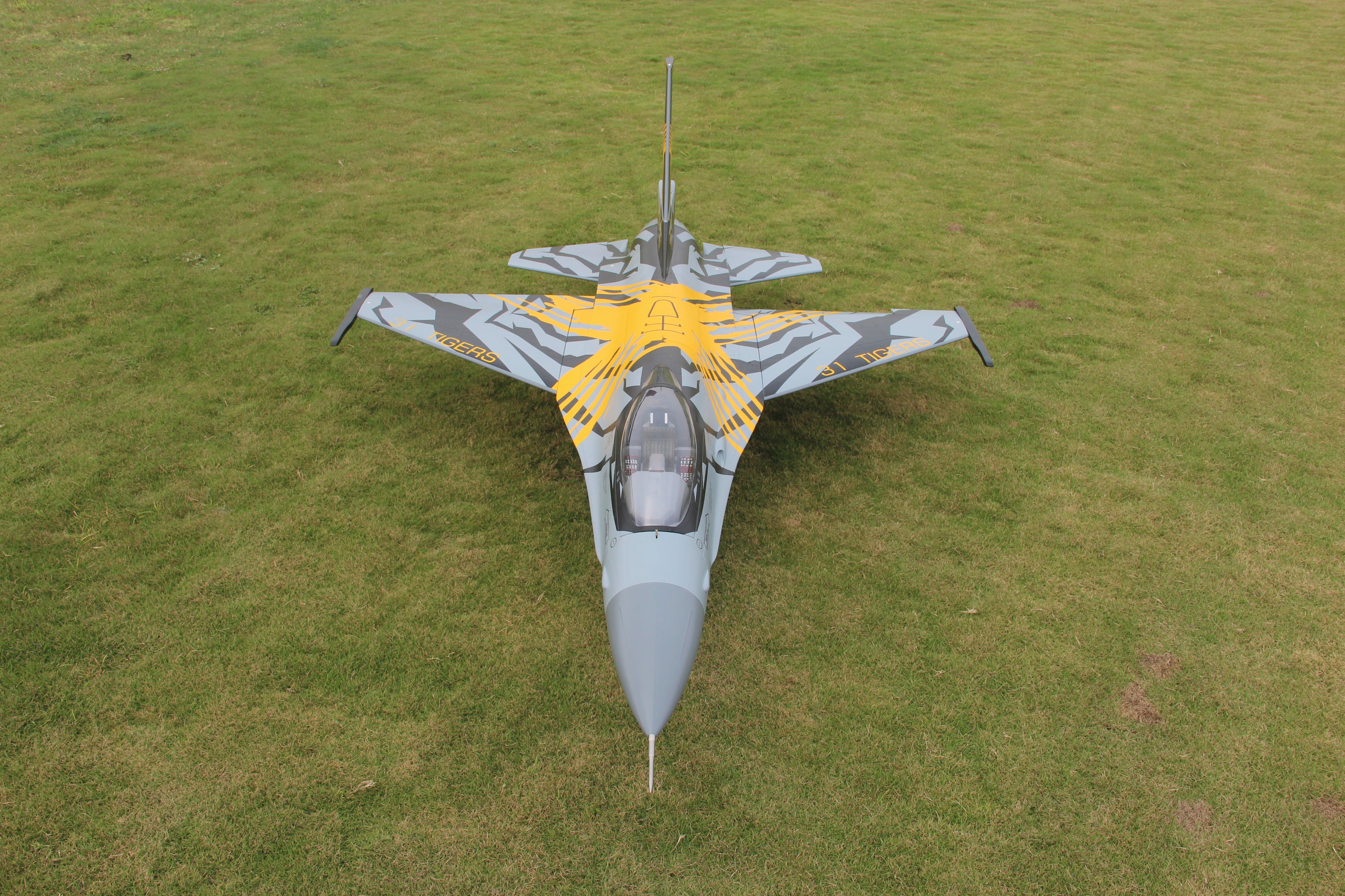 Pilot rc 1/5 F16 3.06m incl retracts X Tiger scheme