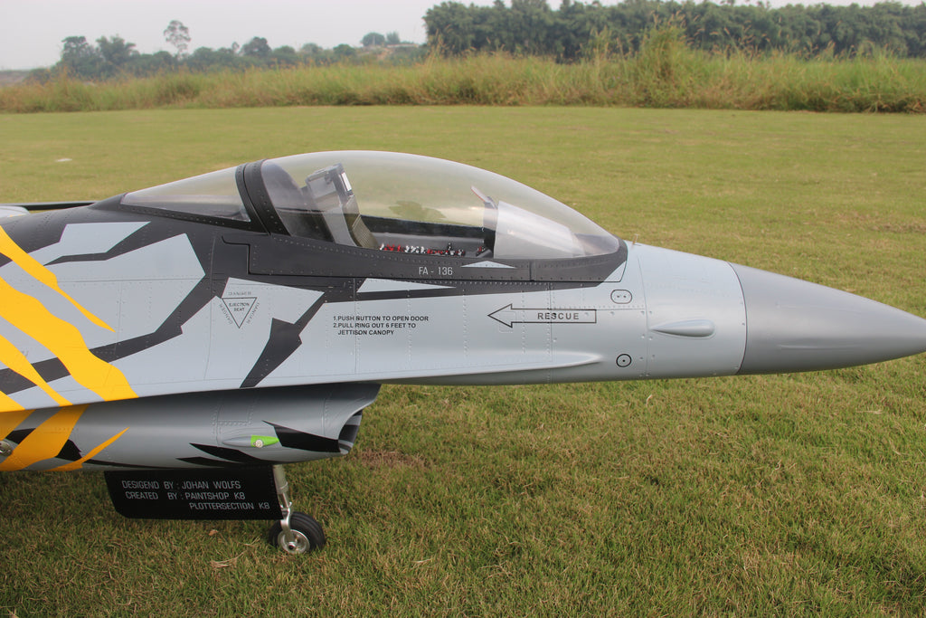 Pilot rc 1/5 F16 3.06m incl retracts X Tiger scheme