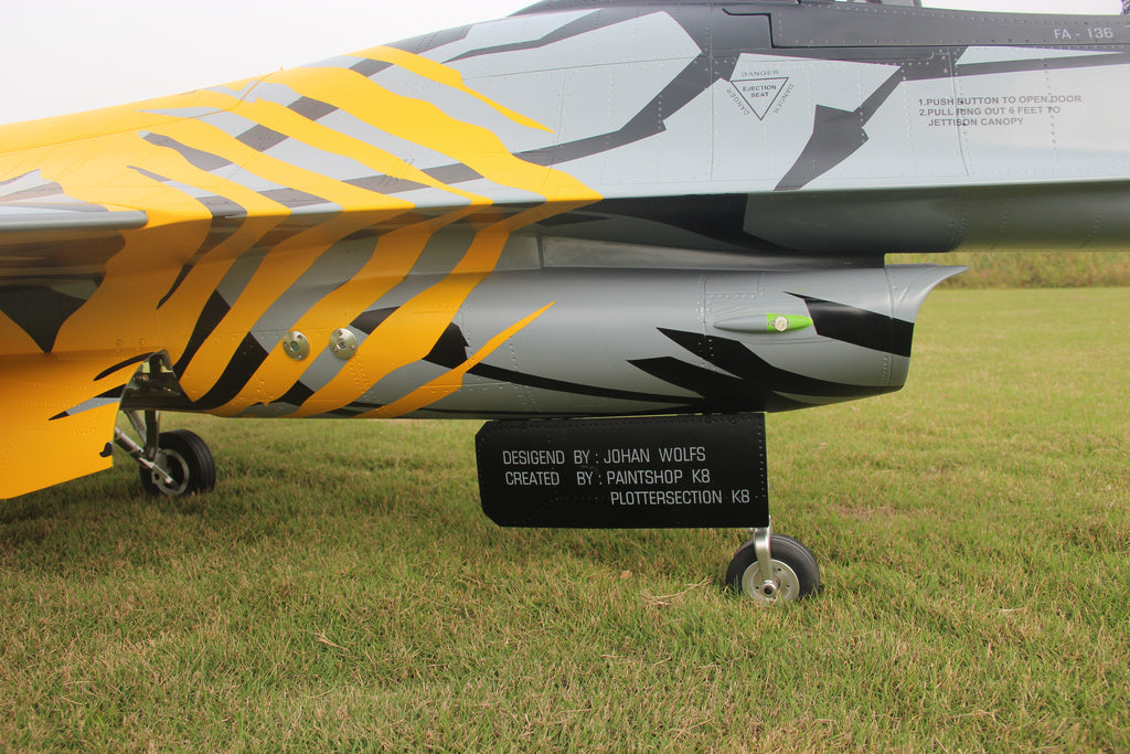 Pilot rc 1/5 F16 3.06m incl retracts X Tiger scheme