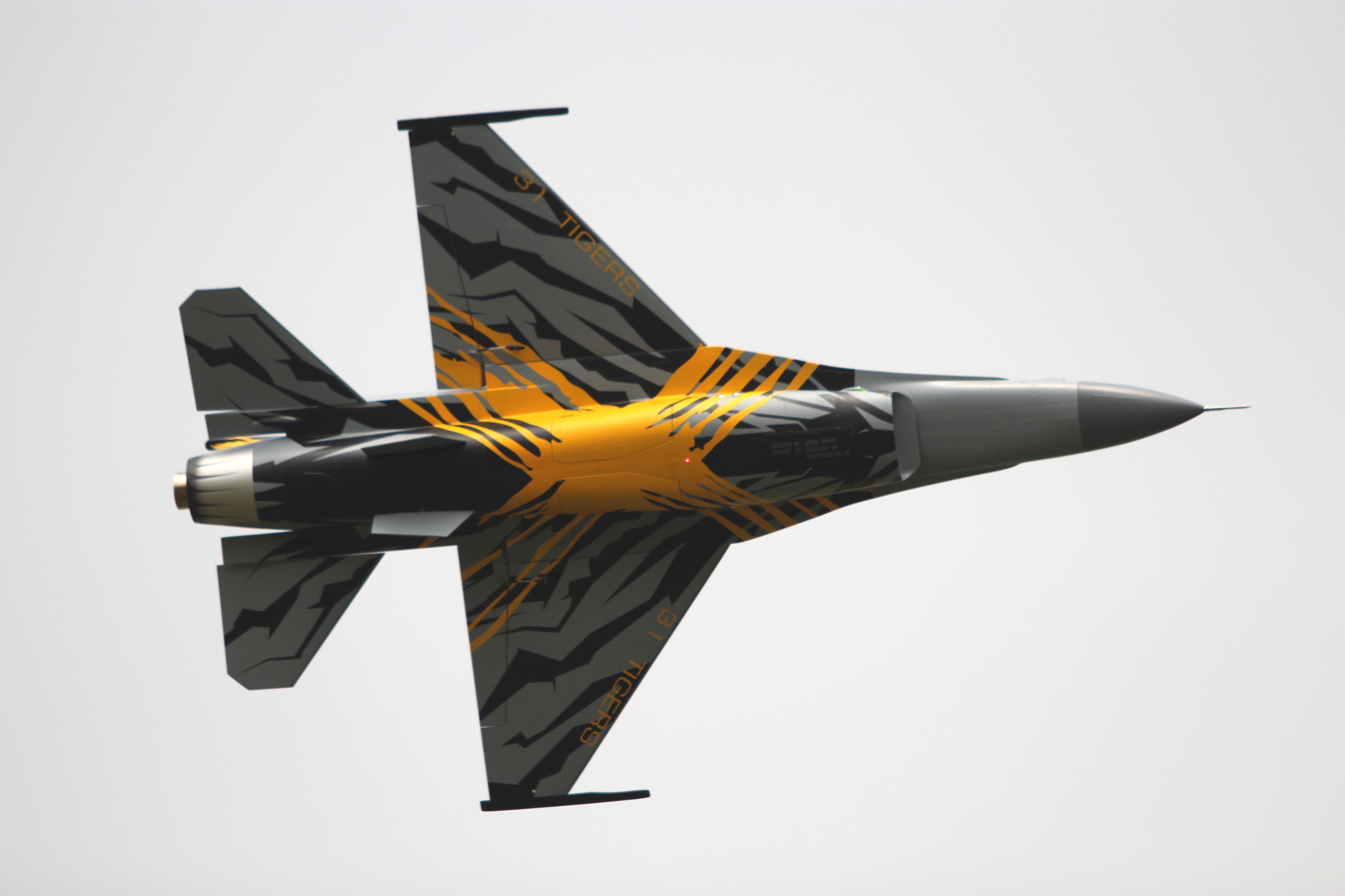 Pilot rc 1/5 F16 3.06m incl retracts X Tiger scheme