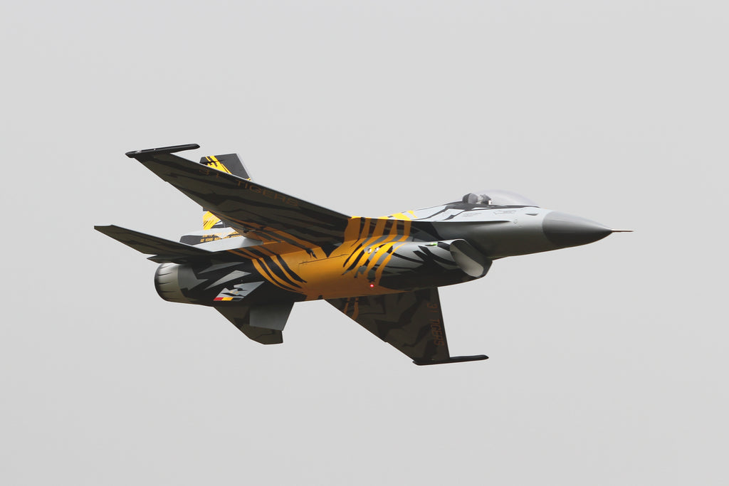 Pilot rc 1/5 F16 3.06m incl retracts X Tiger scheme