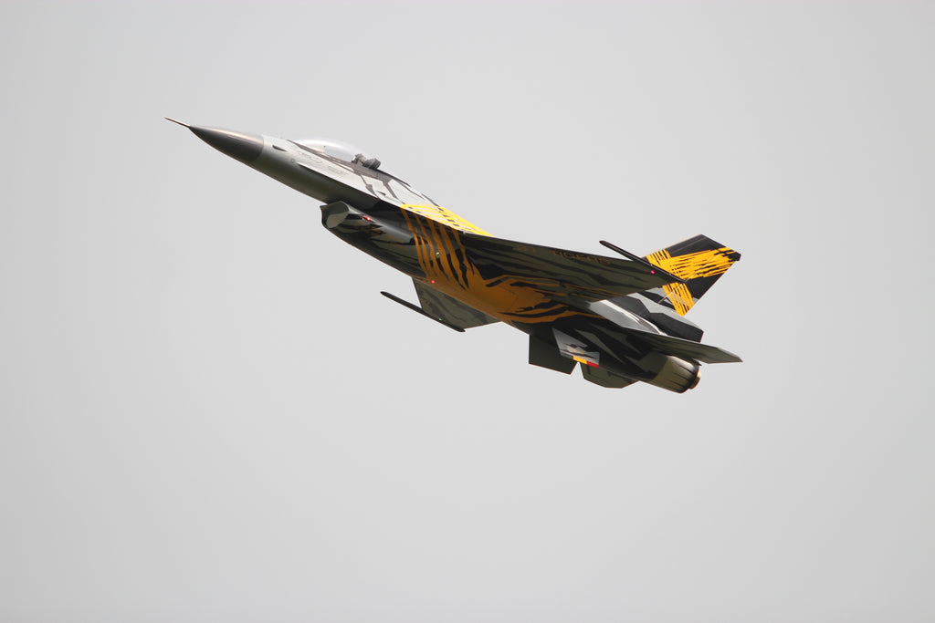 Pilot rc 1/5 F16 3.06m incl retracts X Tiger scheme