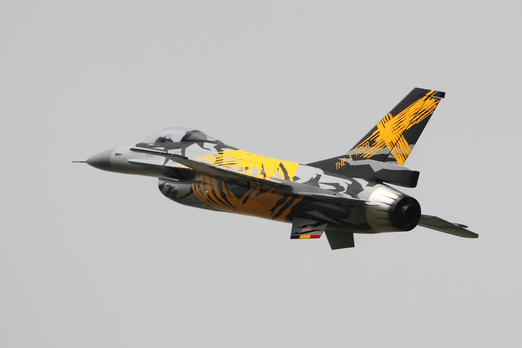 Pilot rc 1/5 F16 3.06m incl retracts X Tiger scheme