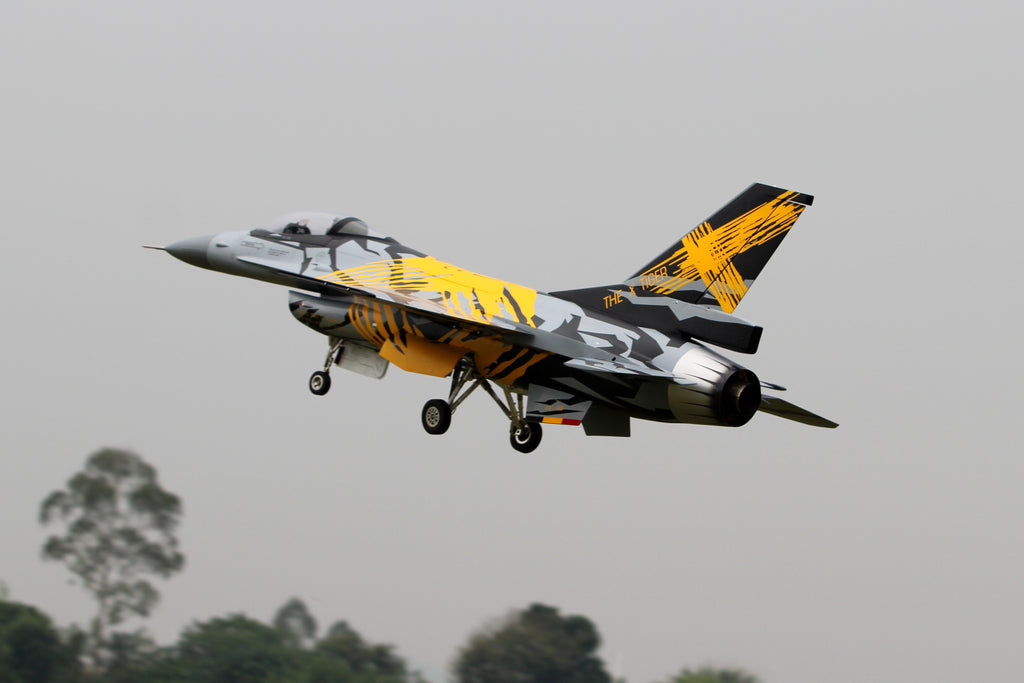 Pilot rc 1/5 F16 3.06m incl retracts X Tiger scheme