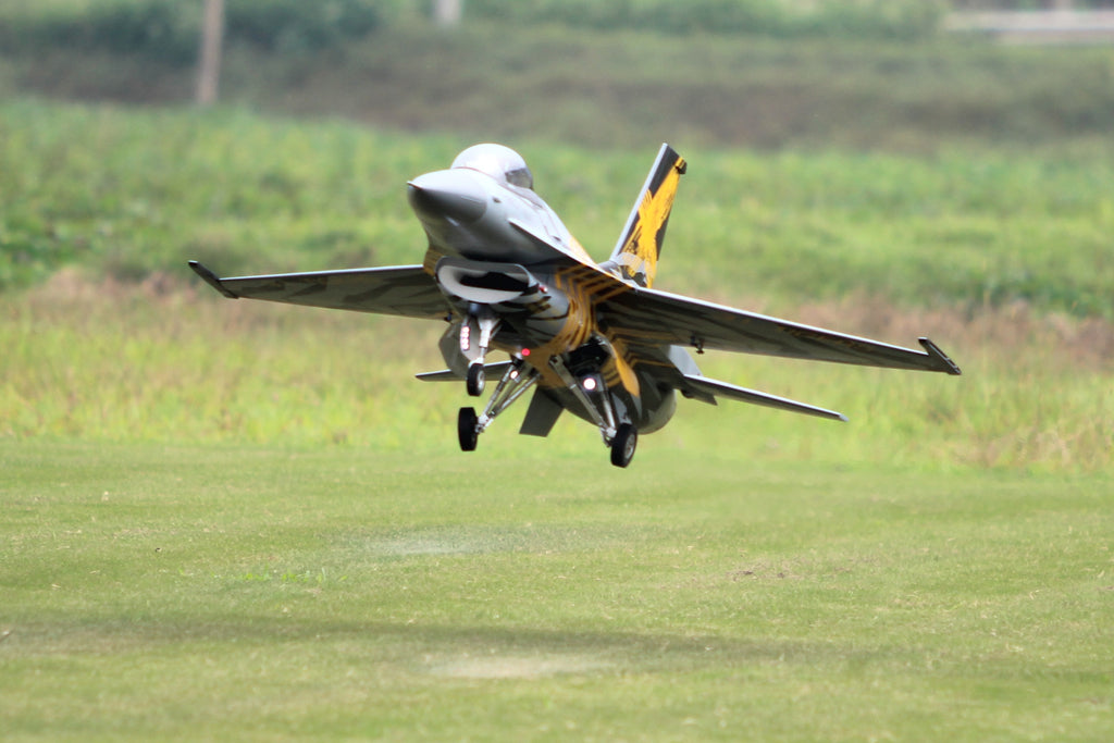 Pilot rc 1/5 F16 3.06m incl retracts X Tiger scheme