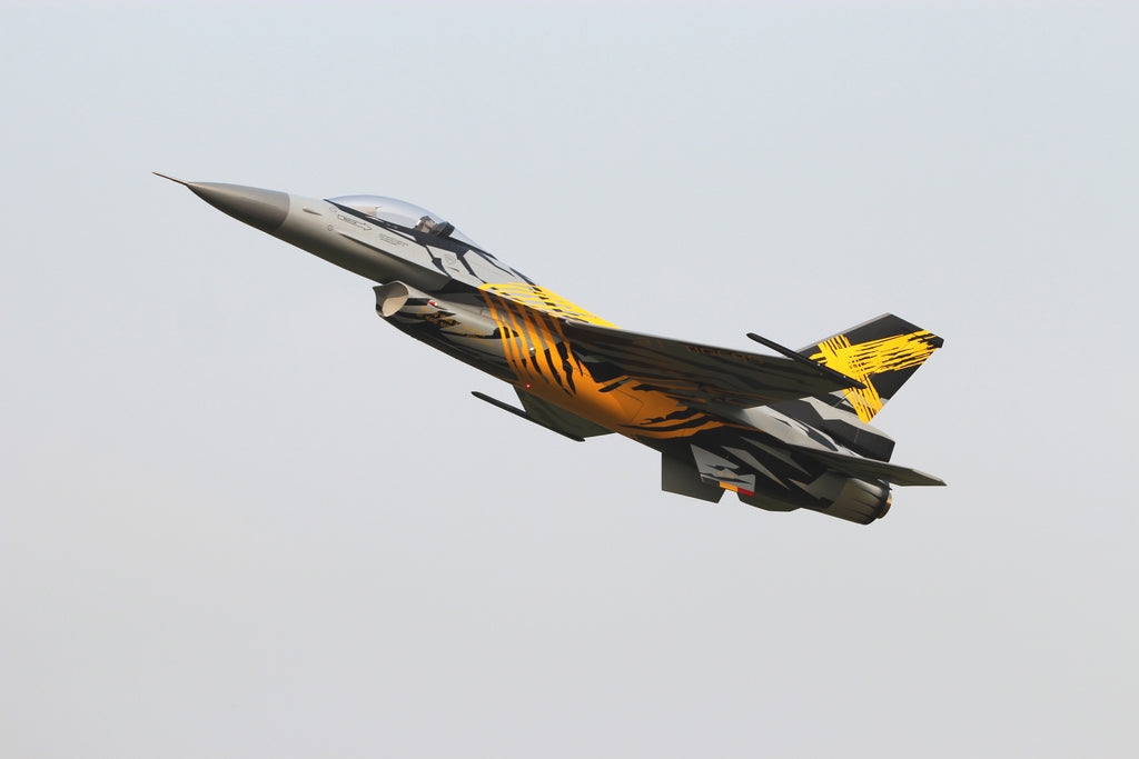 Pilot rc 1/5 F16 3.06m incl retracts X Tiger scheme