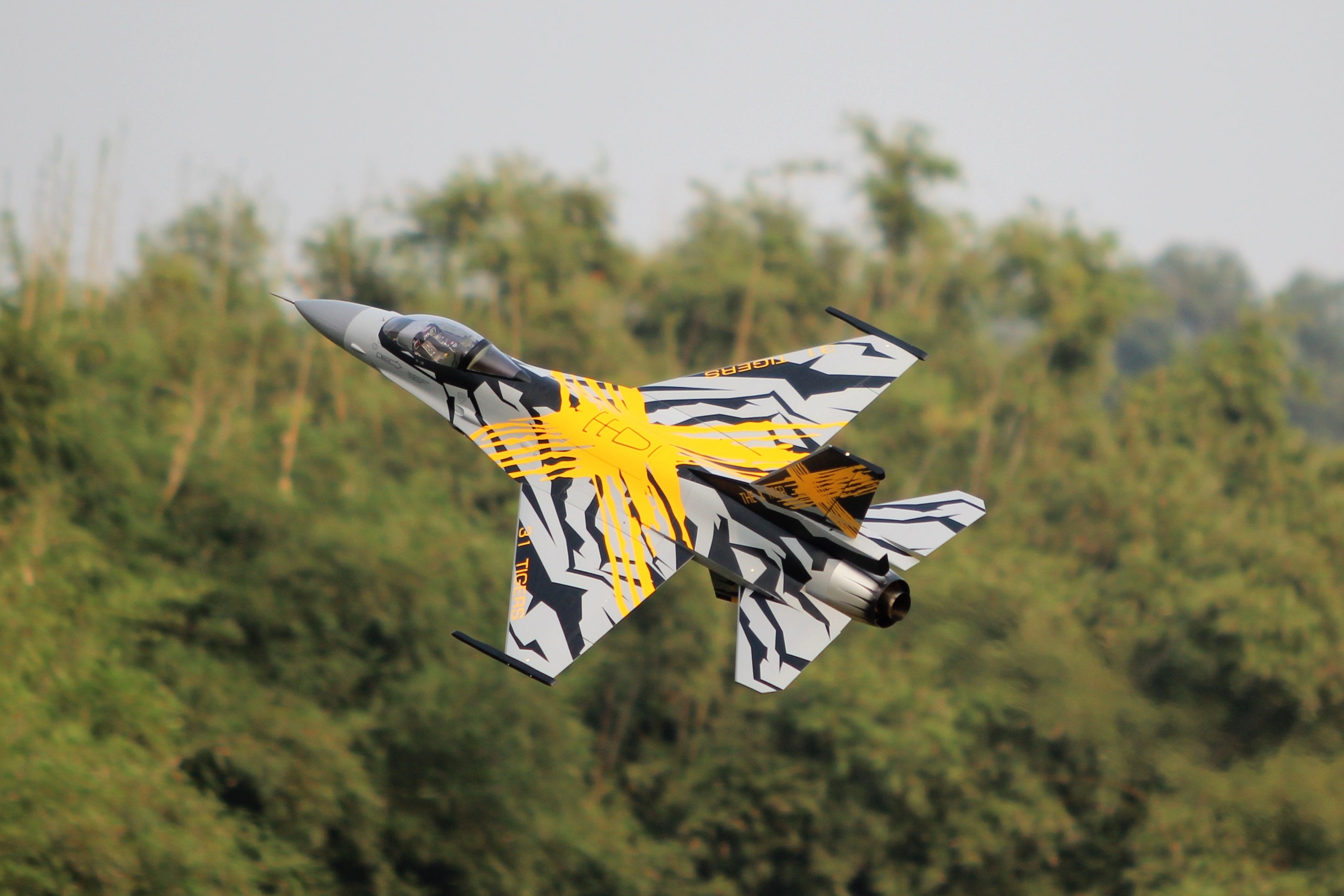 Pilot rc 1/5 F16 3.06m incl retracts X Tiger scheme