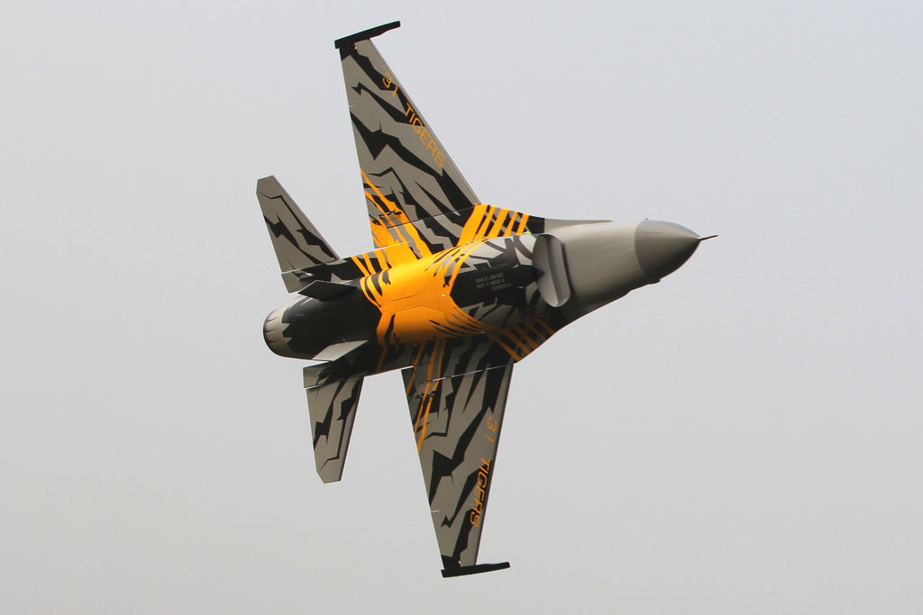 Pilot rc 1/5 F16 3.06m incl retracts X Tiger scheme