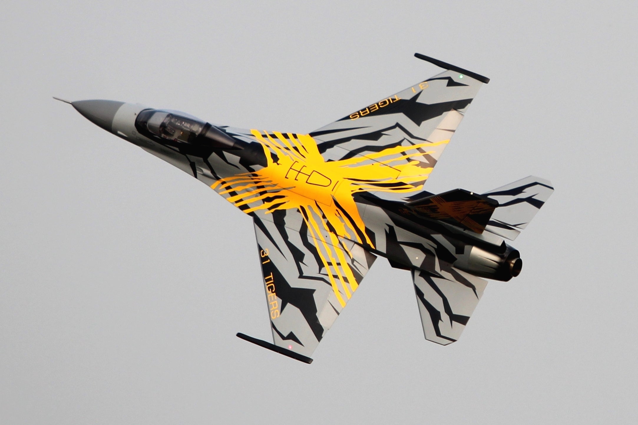 Pilot rc 1/5 F16 3.06m incl retracts X Tiger scheme