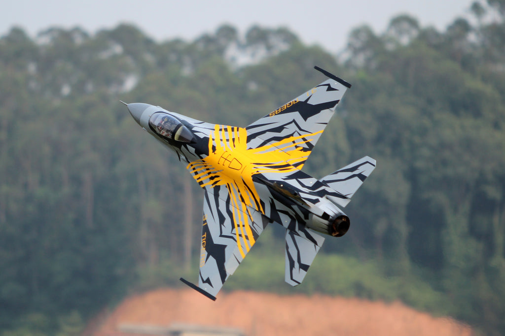 Pilot rc 1/5 F16 3.06m incl retracts X Tiger scheme