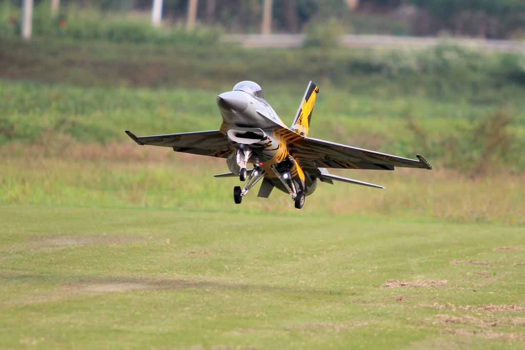 Pilot rc 1/5 F16 3.06m incl retracts X Tiger scheme