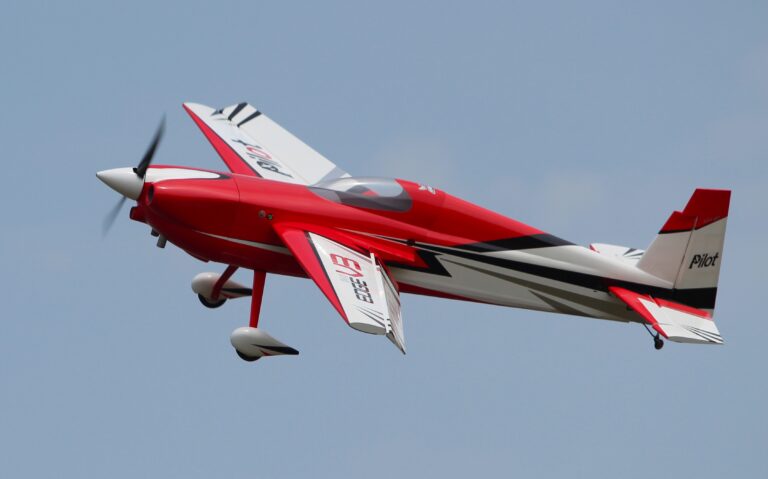 » Pilot rc Edge 540V3 01 red 85" 2.16m