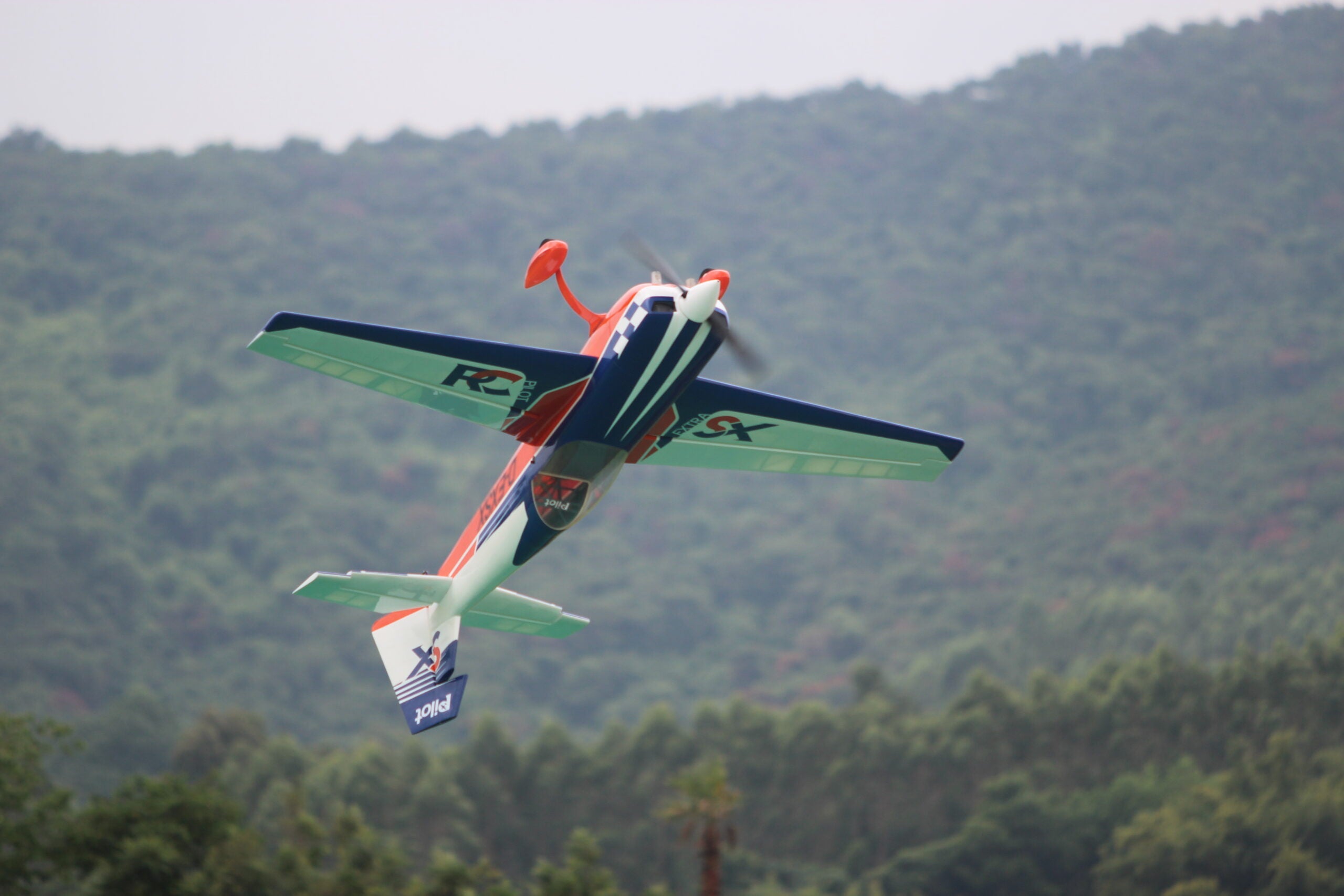 Pilot rc Extra 330SX 02 orange /blue/white 103" 2.64m