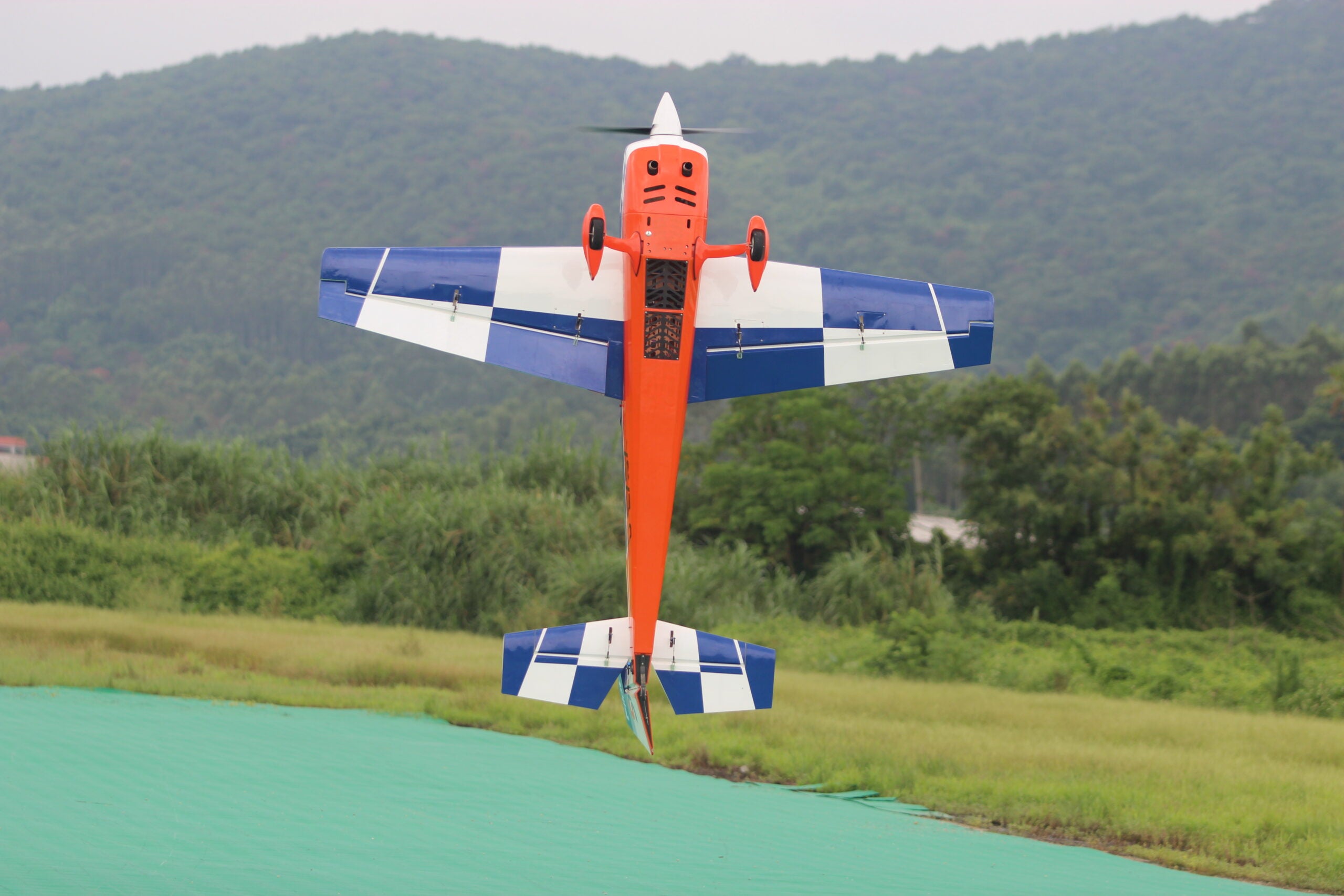 Pilot rc Extra 330SX 02 orange /blue/white 103" 2.64m