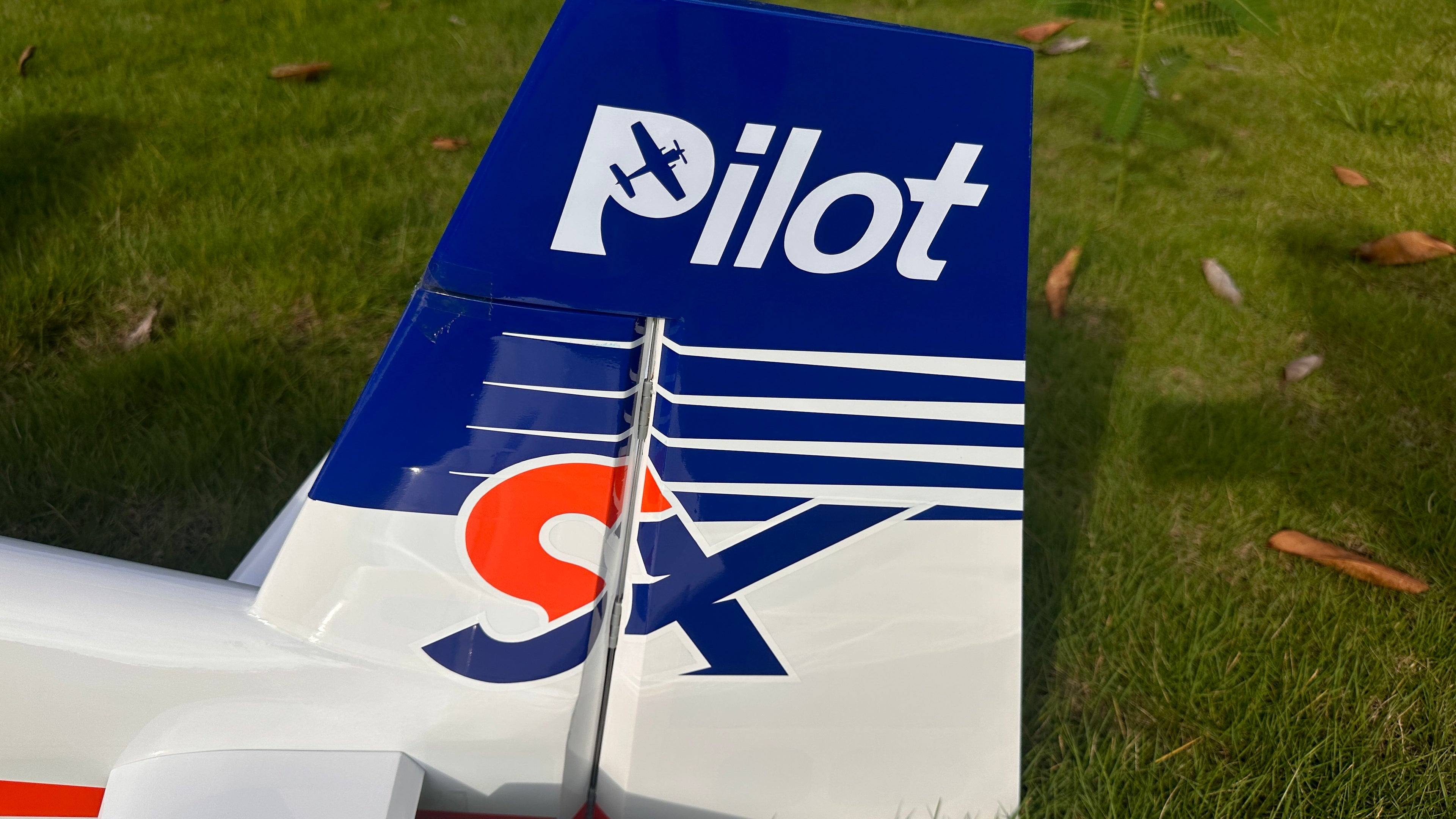 Pilot rc Extra 330SX 02 orange /blue/white 103" 2.64m