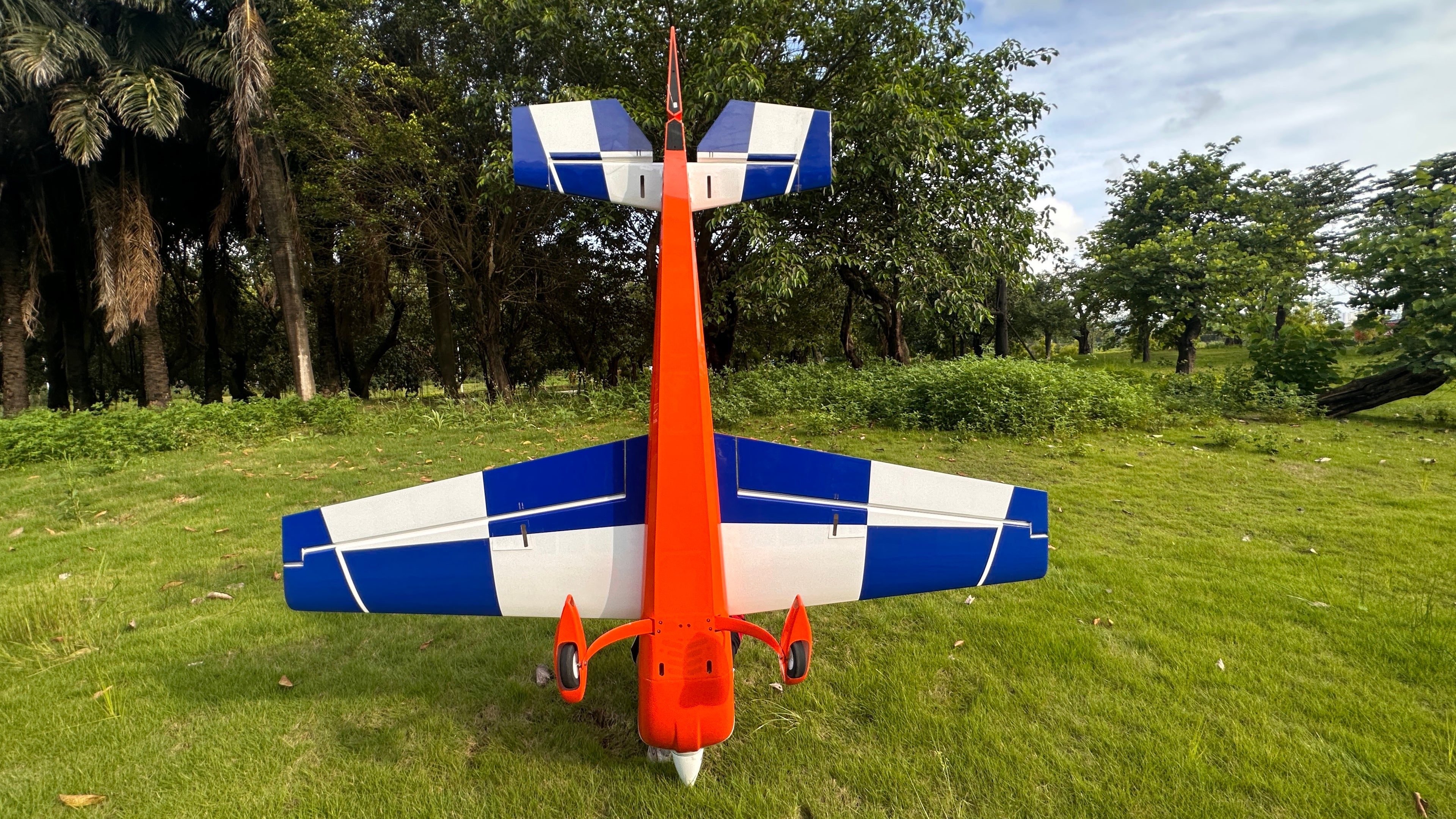 Pilot rc Extra 330SX 02 orange /blue/white 90" 2.29m