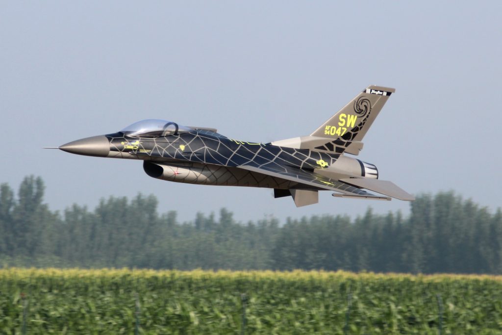 Pilot rc 1/5 F16 3.06m incl retracts 01