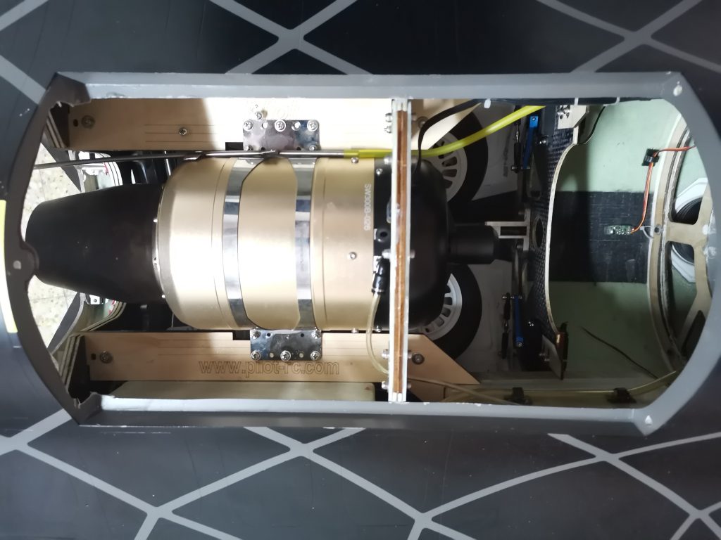 Pilot rc 1/5 F16 3.06m incl retracts 01