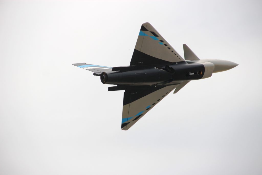 Pilot rc J10-B 2.84m Jet 03 retracts,air trap,tail pipe.