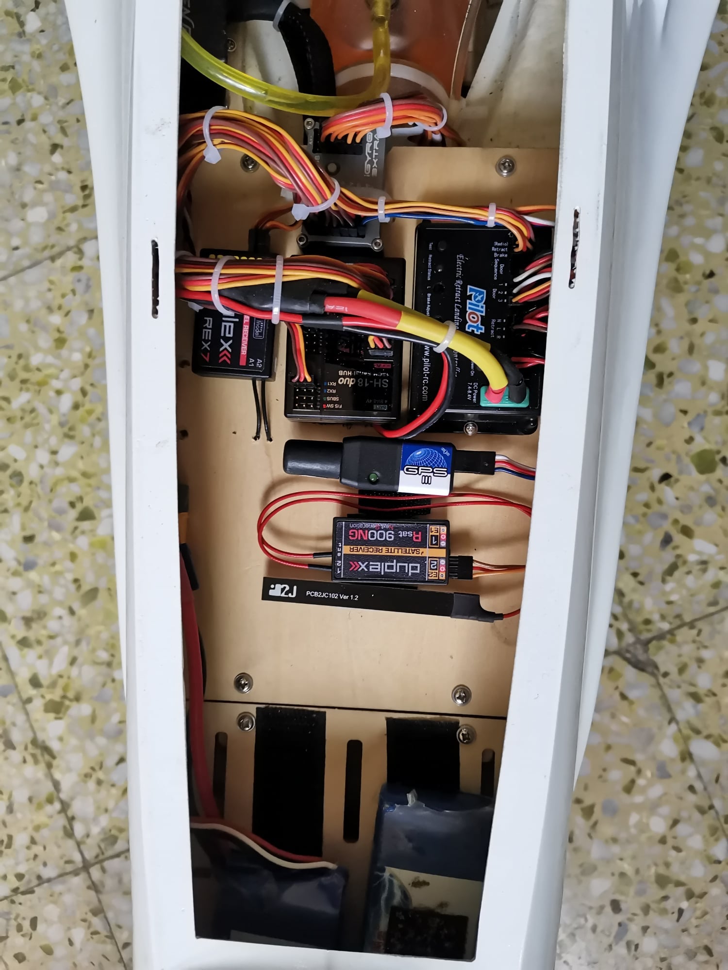 Pilot rc 1/5 F16 3.06m incl retracts 02