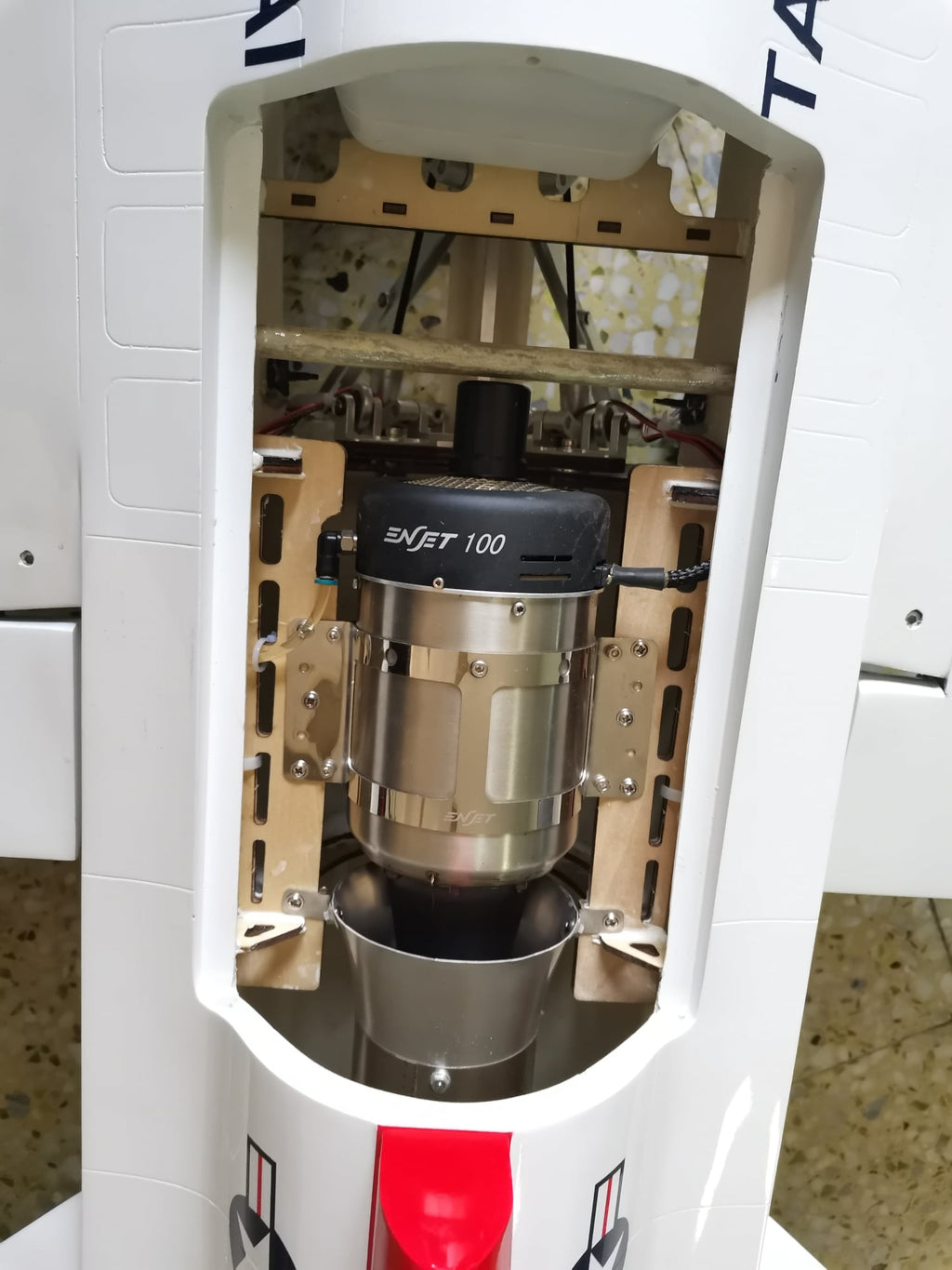 Pilot rc 1/5 F16 3.06m incl retracts 02