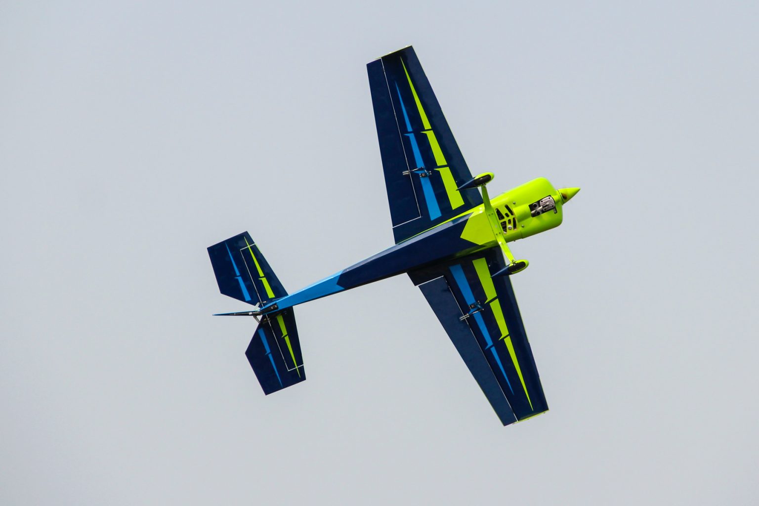 » Pilot rc Slick 360 84" 2,13M 02 green/blue