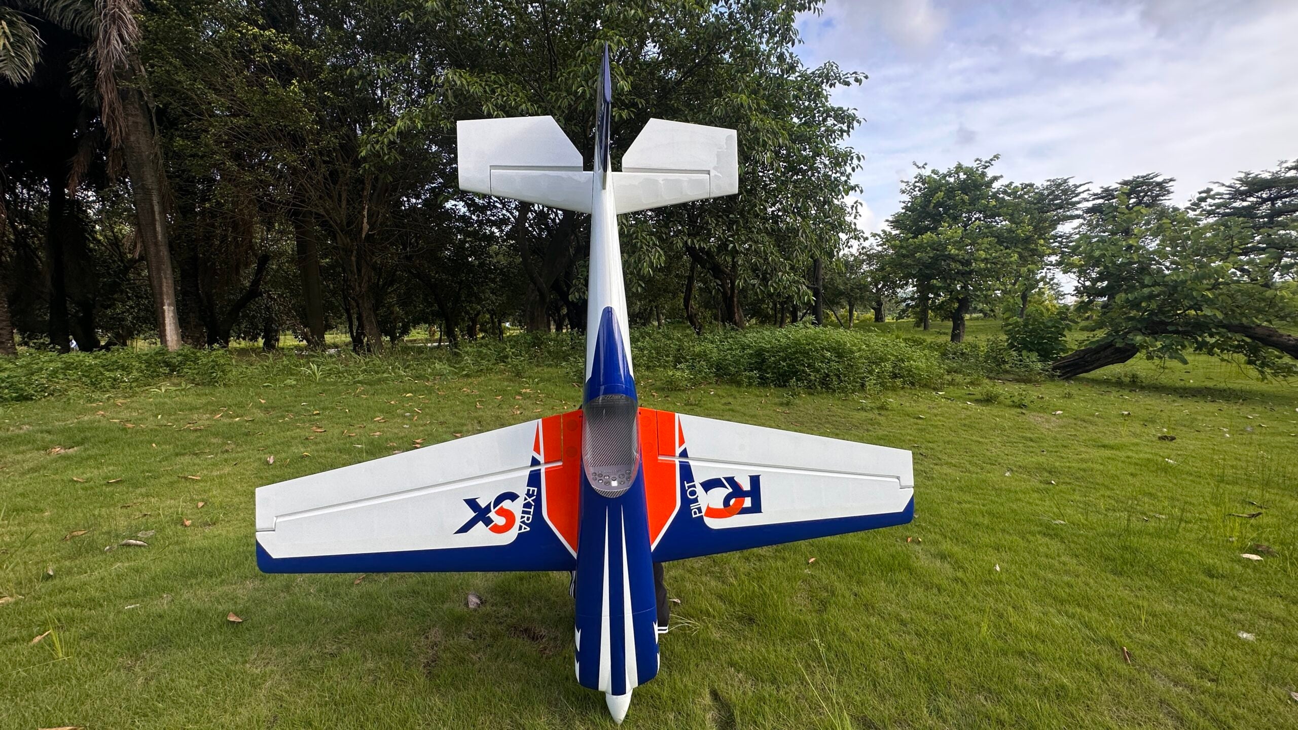 Pilot rc Extra 330SX 02 orange /blue/white 103" 2.64m