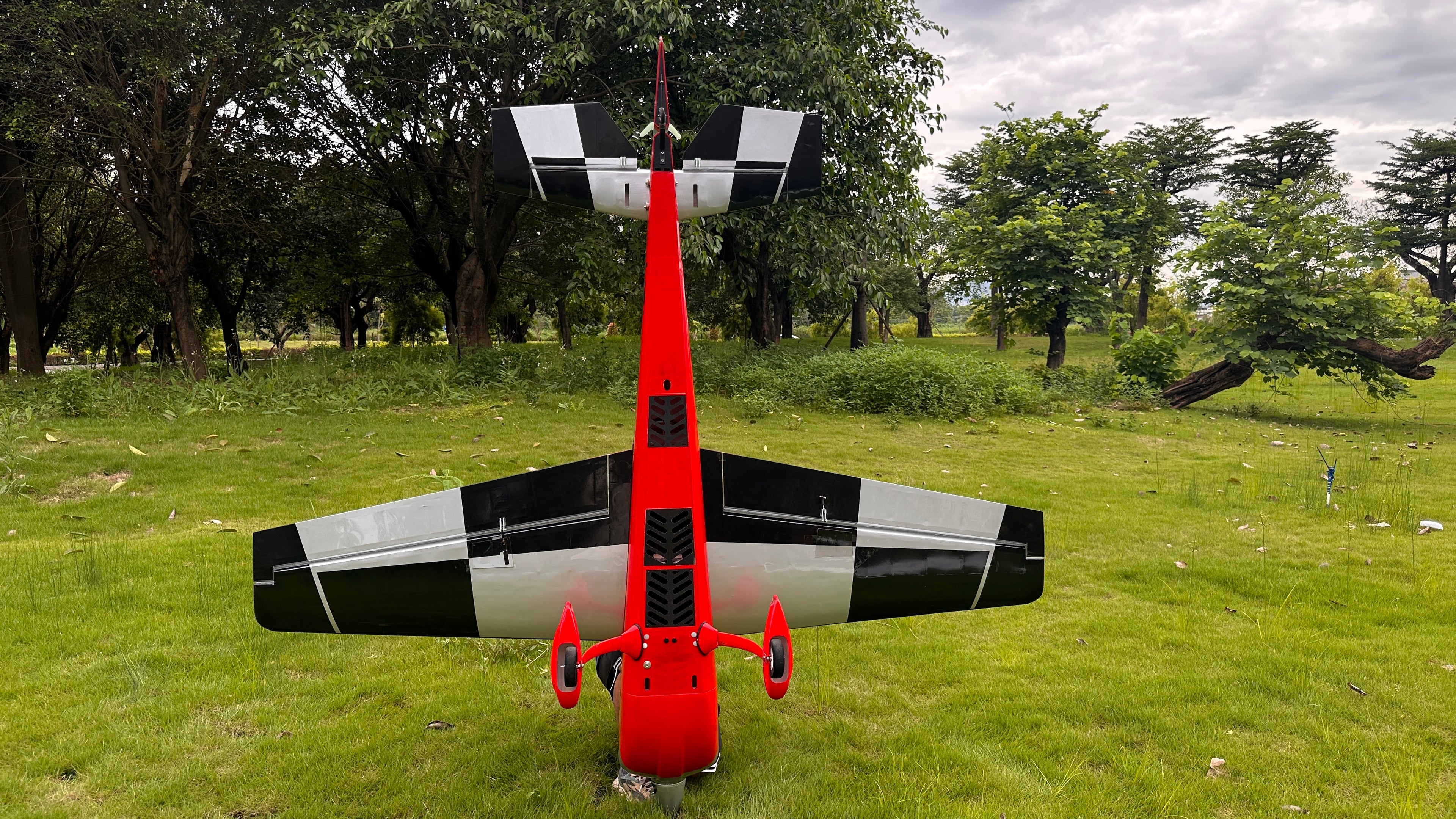 Pilot rc Extra 330SX 01 red/silver/black 75" 1.9m